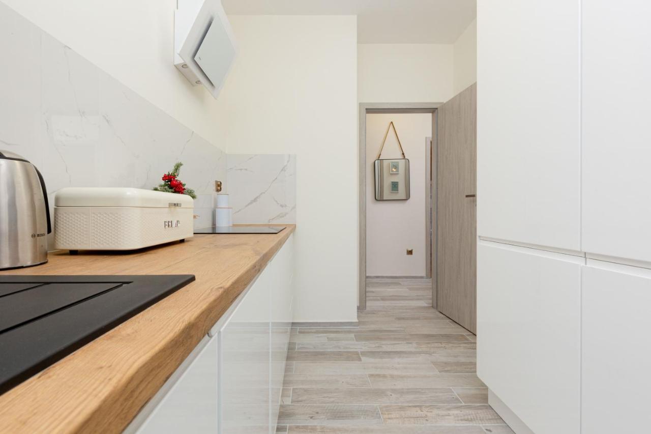 City Center Apartment Elektoralna By Noclegi Renters ワルシャワ エクステリア 写真